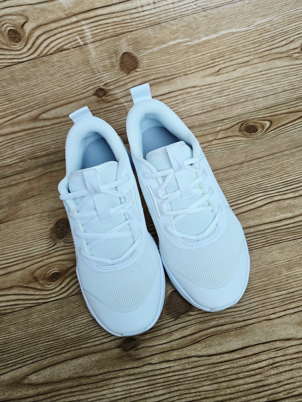 Nike Omni Multi-Court'White Pure Platinum' - Picture 2 of 9